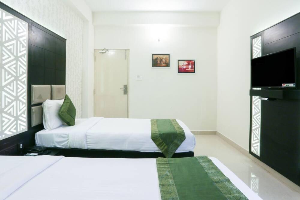 Emirates Residency Hotel Chennai Exterior photo